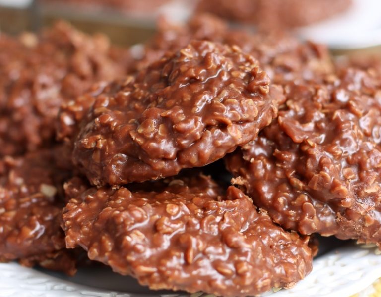 Easy No Bake Chocolate Peanut Butter Cookies